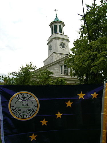 The flag of Hawkins County, in front of the county courthouse, Tennesse